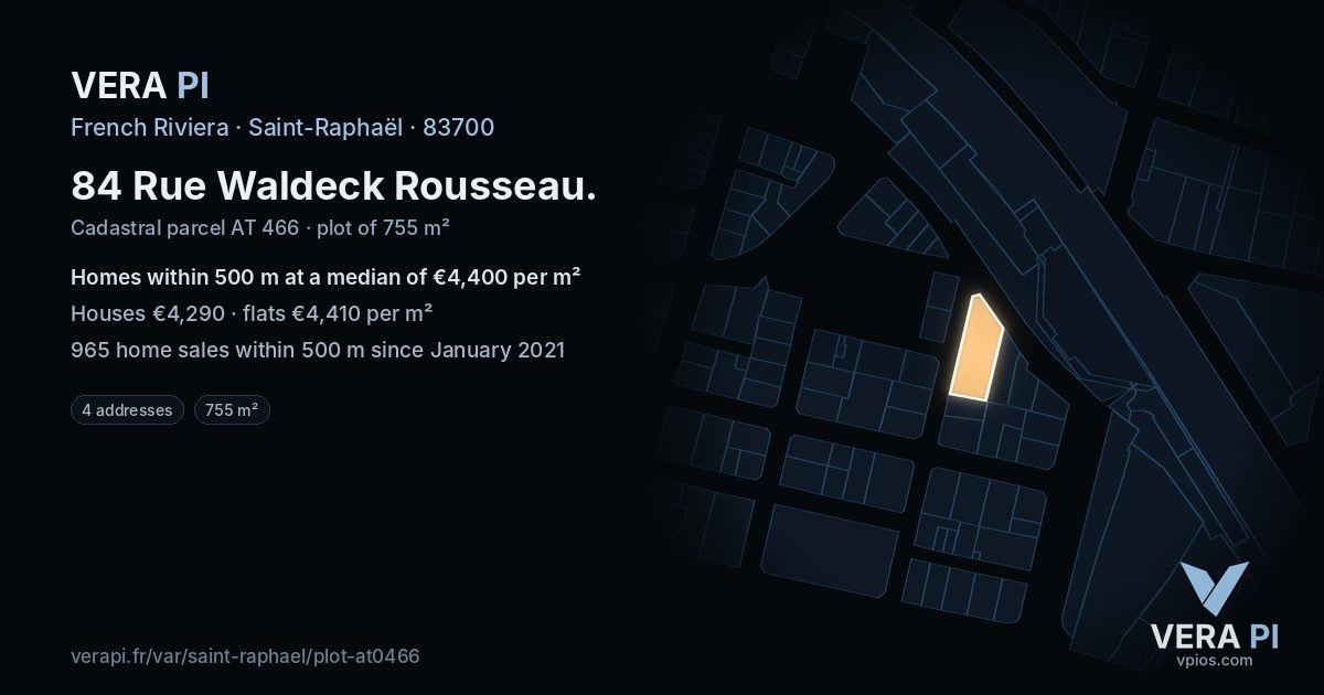 84 Rue Waldeck Rousseau, Saint-Raphaël at night – the plot lit, the parcels around coloured by the prices near them