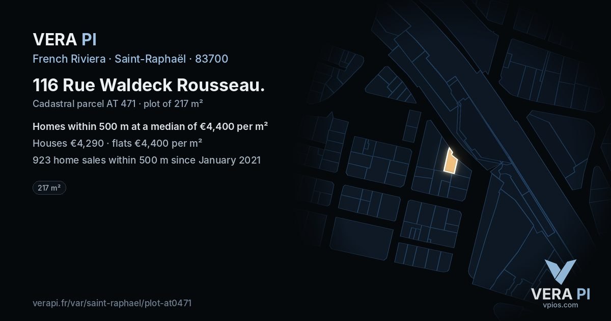 116 Rue Waldeck Rousseau, Saint-Raphaël at night – the plot lit, the parcels around coloured by the prices near them