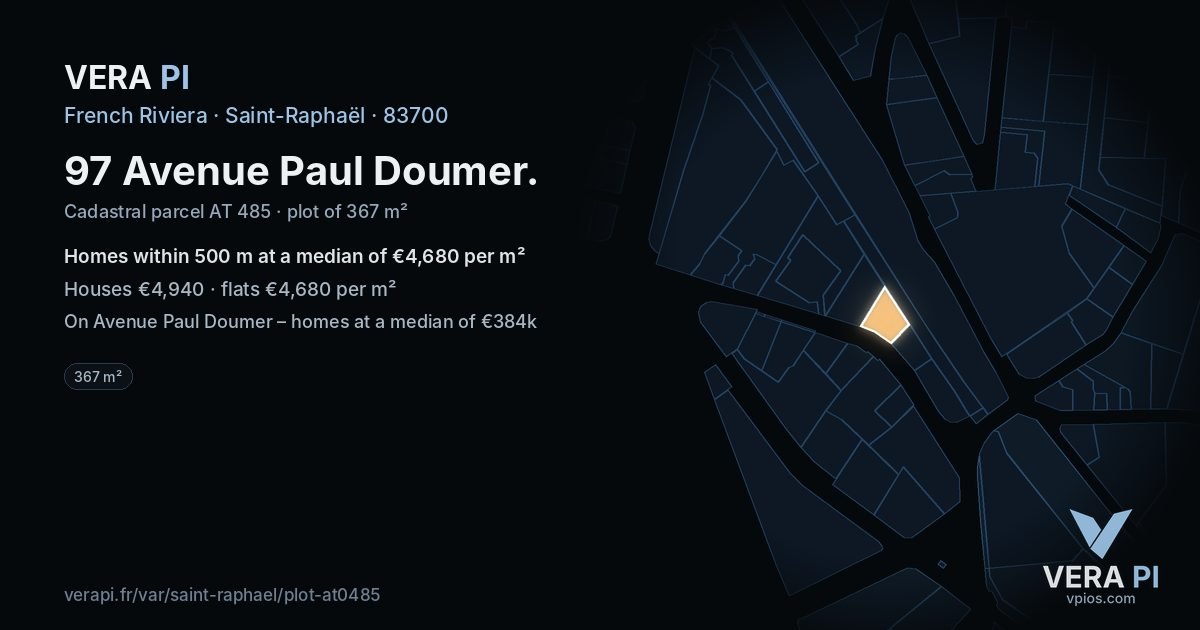 97 Avenue Paul Doumer, Saint-Raphaël at night – the plot lit, the parcels around coloured by the prices near them