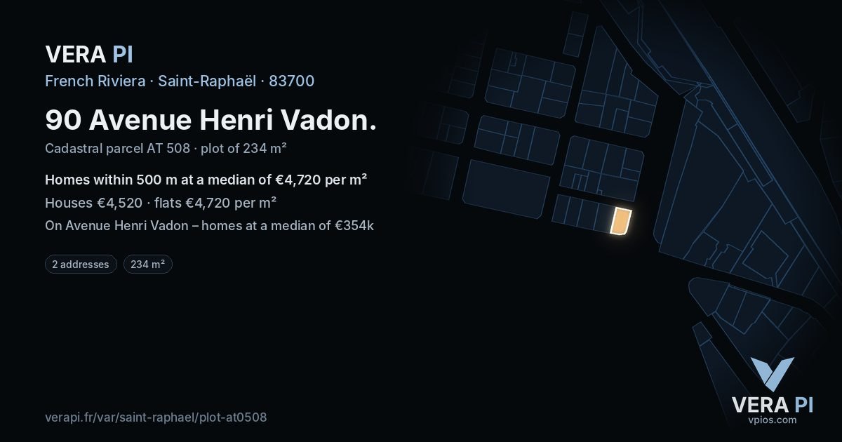 90 Avenue Henri Vadon, Saint-Raphaël at night – the plot lit, the parcels around coloured by the prices near them