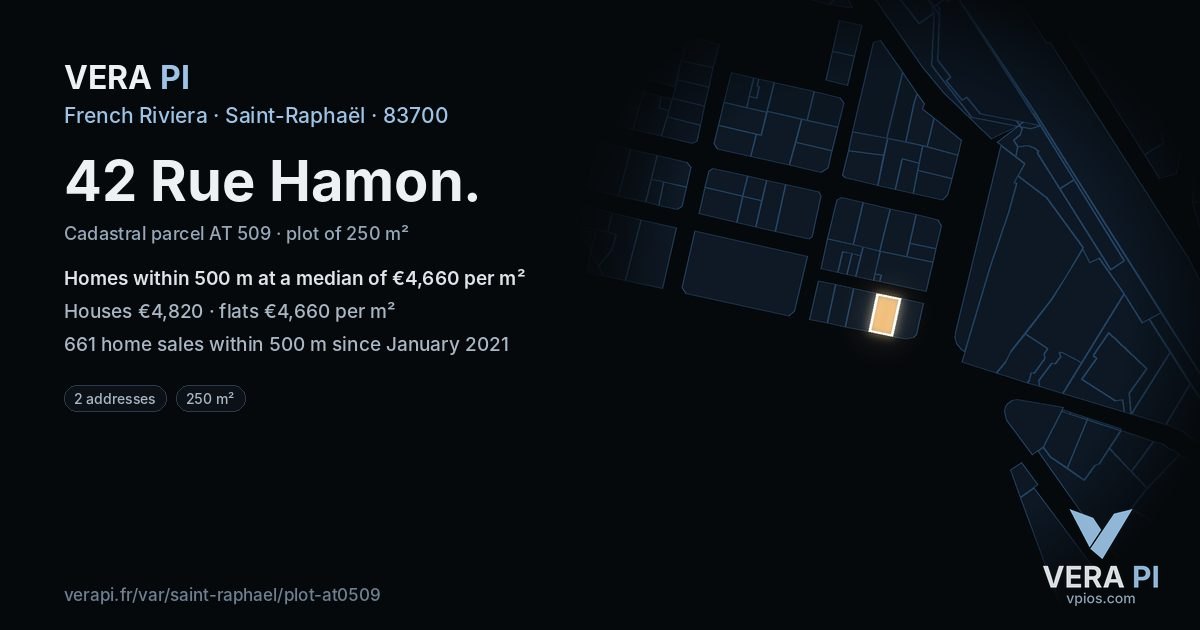 42 Rue Hamon, Saint-Raphaël at night – the plot lit, the parcels around coloured by the prices near them