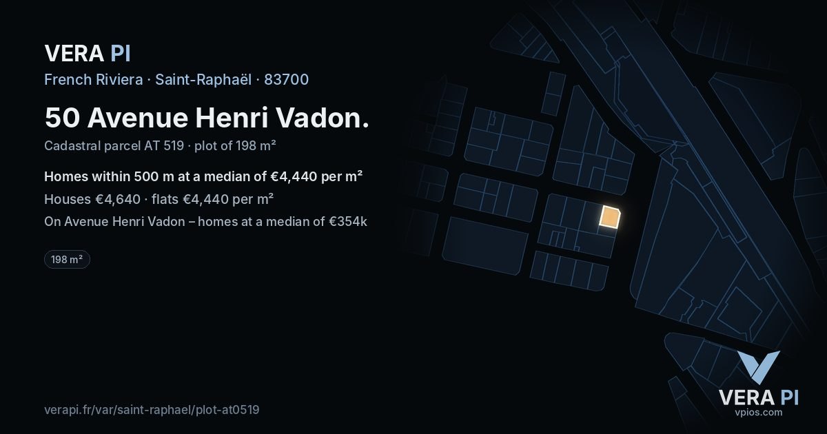 50 Avenue Henri Vadon, Saint-Raphaël at night – the plot lit, the parcels around coloured by the prices near them