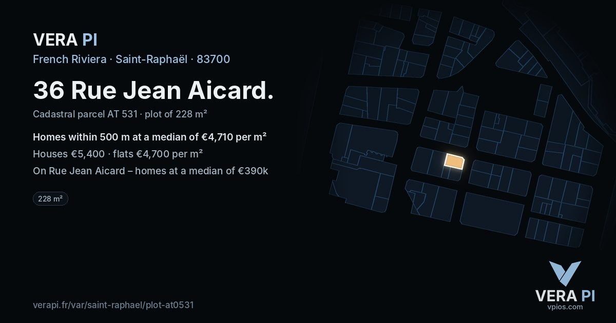 36 Rue Jean Aicard, Saint-Raphaël at night – the plot lit, the parcels around coloured by the prices near them