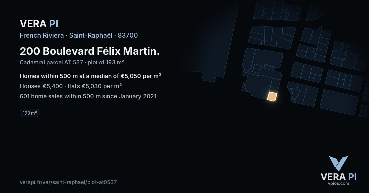 200 Boulevard Félix Martin, Saint-Raphaël at night – the plot lit, the parcels around coloured by the prices near them