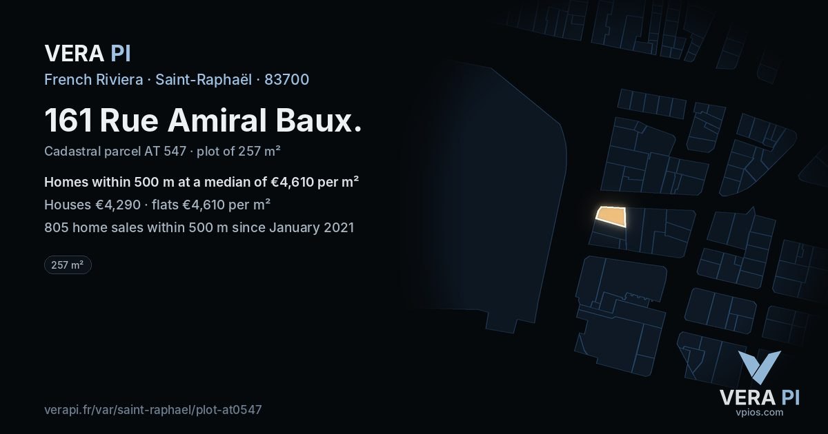 161 Rue Amiral Baux, Saint-Raphaël at night – the plot lit, the parcels around coloured by the prices near them
