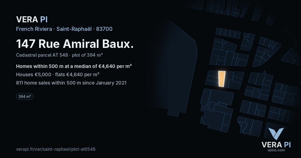 147 Rue Amiral Baux, Saint-Raphaël at night – the plot lit, the parcels around coloured by the prices near them