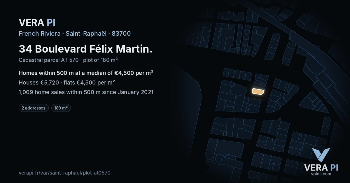 34 Boulevard Félix Martin, Saint-Raphaël at night – the plot lit, the parcels around coloured by the prices near them