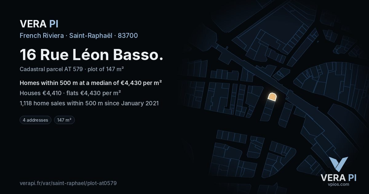 16 Rue Léon Basso, Saint-Raphaël at night – the plot lit, the parcels around coloured by the prices near them