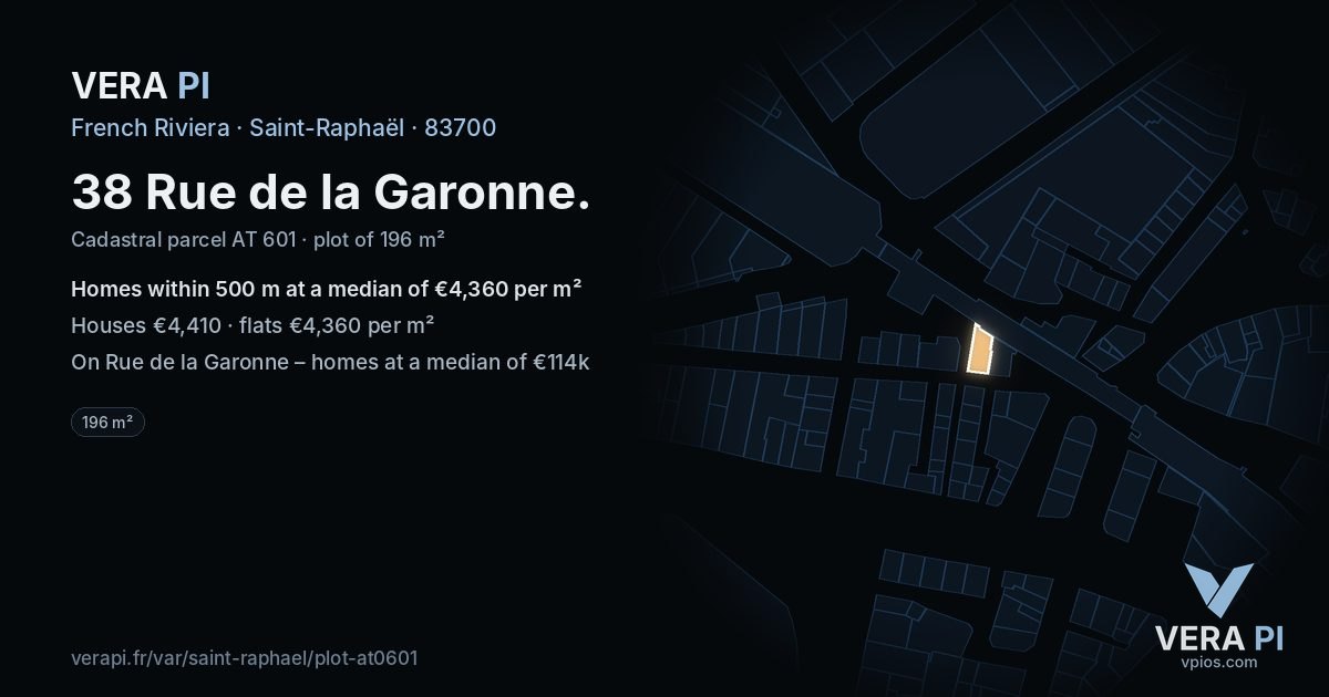 38 Rue de la Garonne, Saint-Raphaël at night – the plot lit, the parcels around coloured by the prices near them