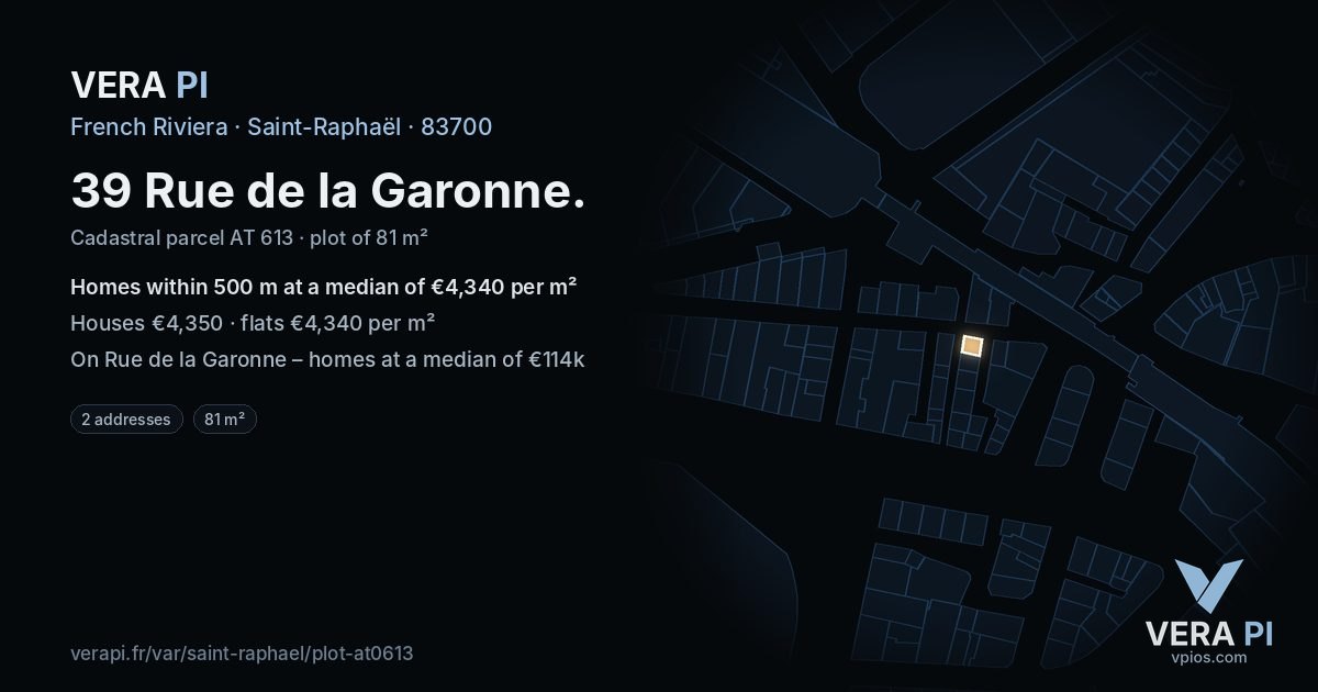 39 Rue de la Garonne, Saint-Raphaël at night – the plot lit, the parcels around coloured by the prices near them