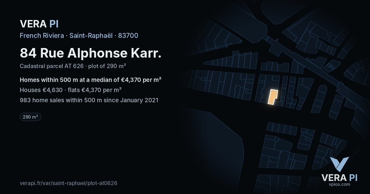 84 Rue Alphonse Karr, Saint-Raphaël at night – the plot lit, the parcels around coloured by the prices near them