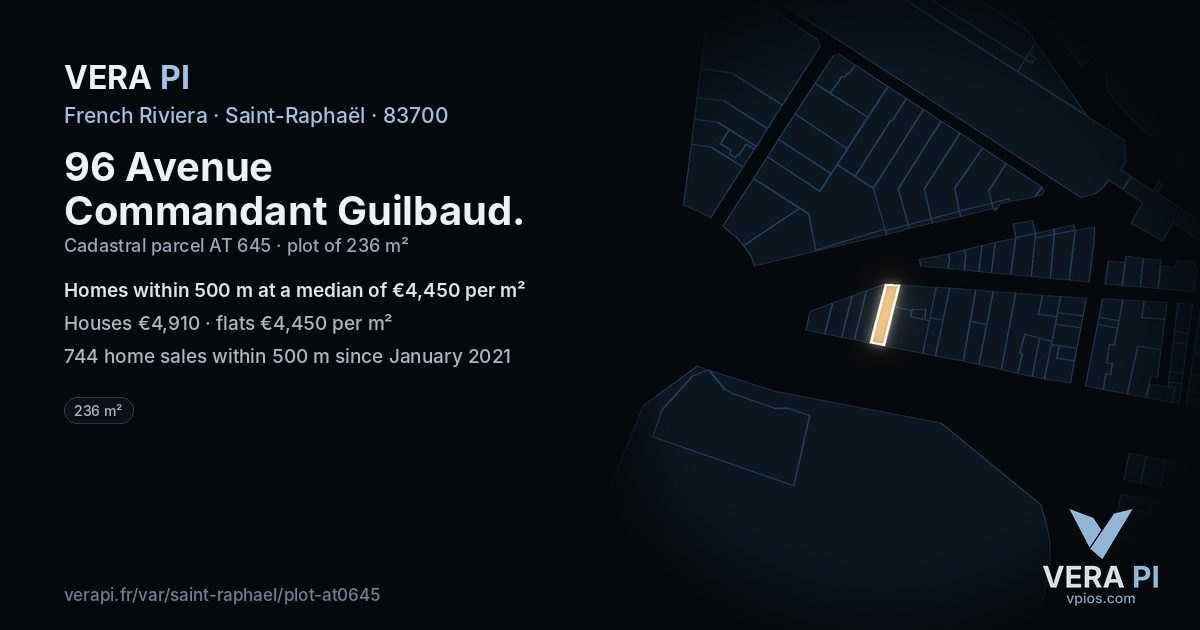 96 Avenue Commandant Guilbaud, Saint-Raphaël at night – the plot lit, the parcels around coloured by the prices near them