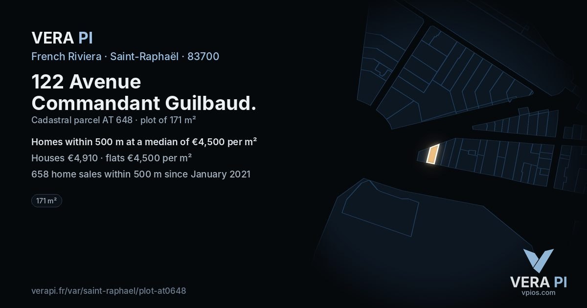 122 Avenue Commandant Guilbaud, Saint-Raphaël at night – the plot lit, the parcels around coloured by the prices near them