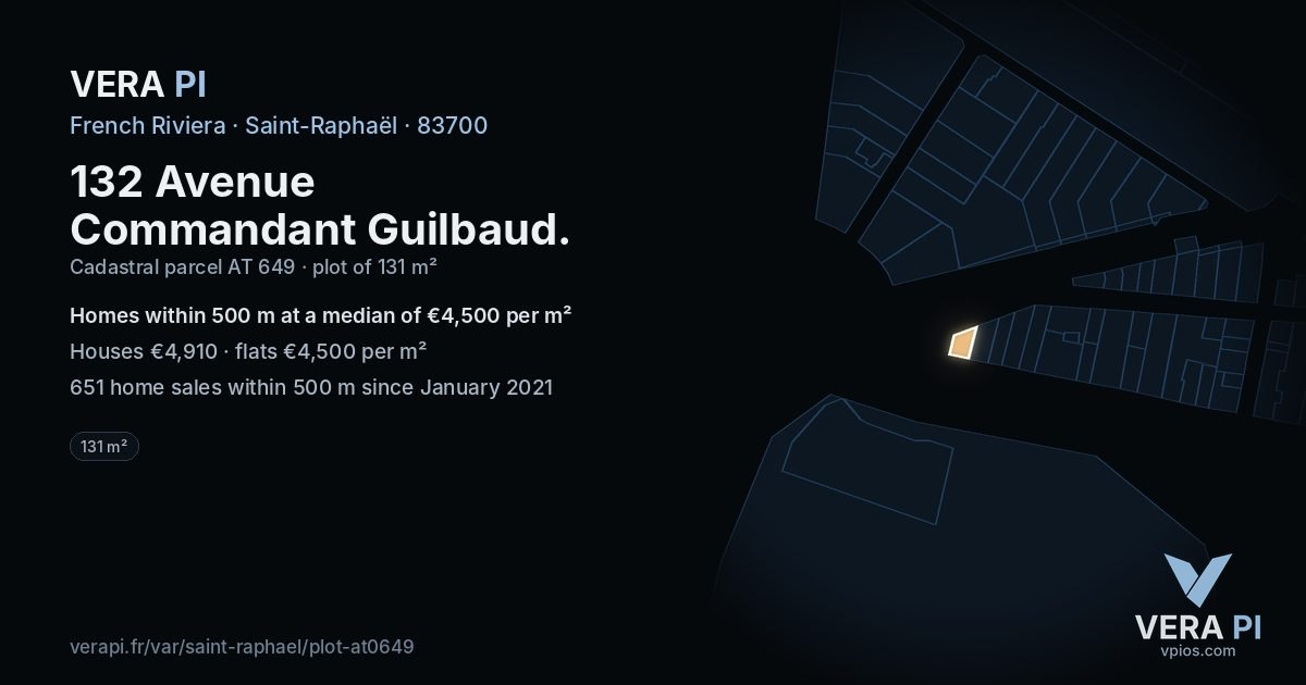 132 Avenue Commandant Guilbaud, Saint-Raphaël at night – the plot lit, the parcels around coloured by the prices near them
