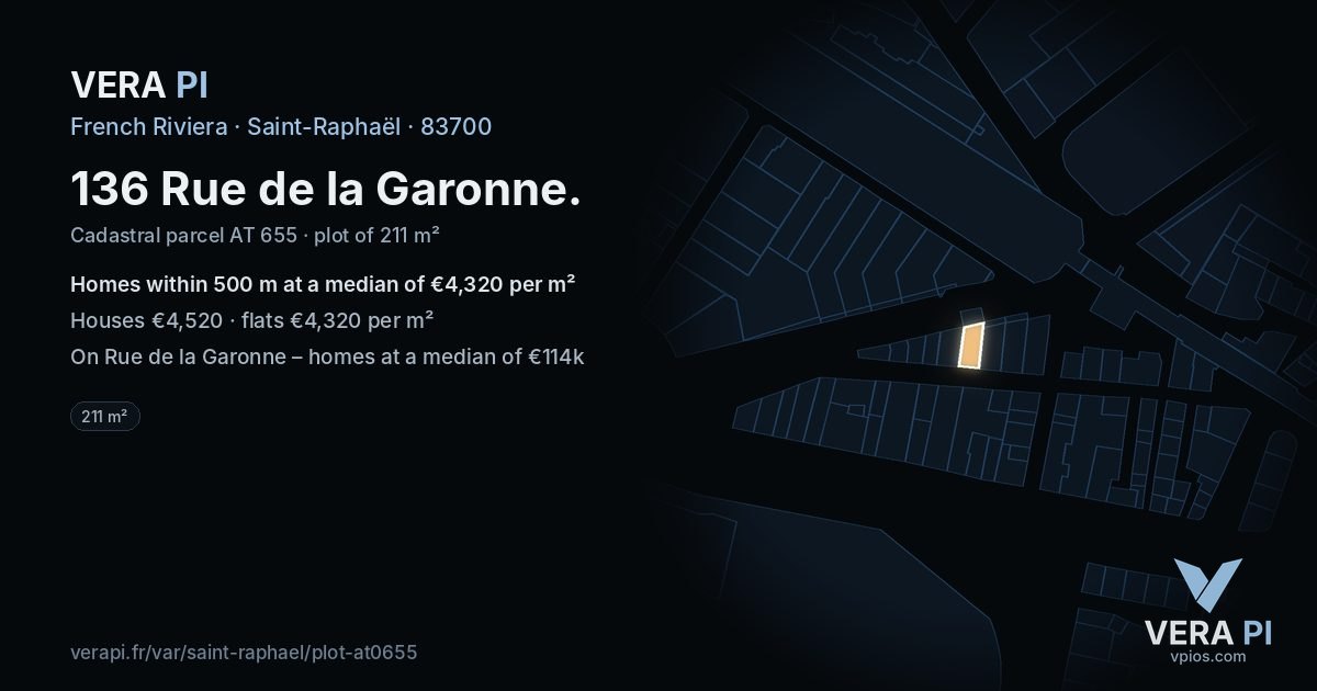 136 Rue de la Garonne, Saint-Raphaël at night – the plot lit, the parcels around coloured by the prices near them