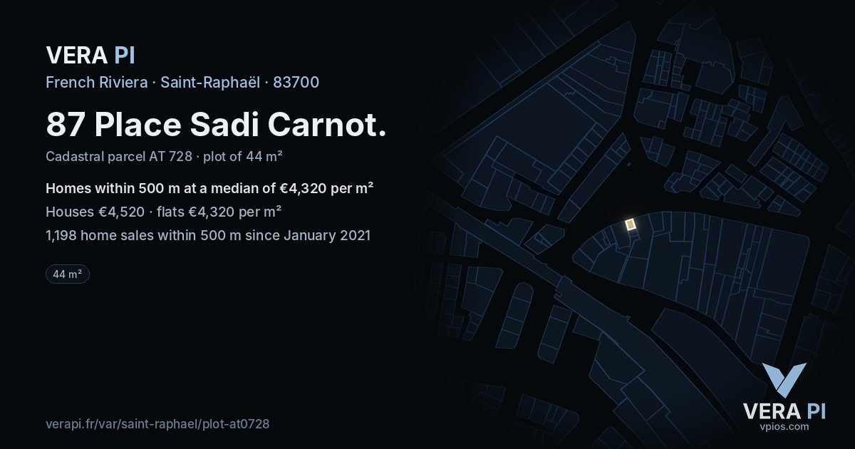 87 Place Sadi Carnot, Saint-Raphaël at night – the plot lit, the parcels around coloured by the prices near them