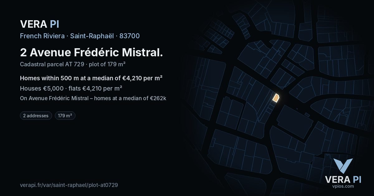 2 Avenue Frédéric Mistral, Saint-Raphaël at night – the plot lit, the parcels around coloured by the prices near them