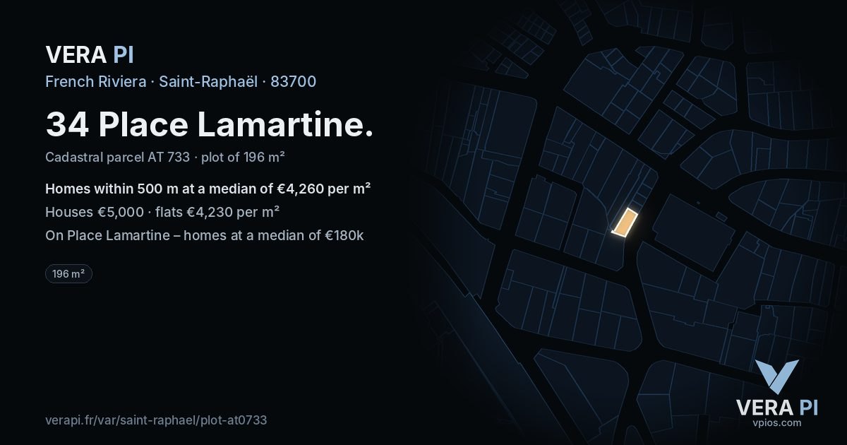 34 Place Lamartine, Saint-Raphaël at night – the plot lit, the parcels around coloured by the prices near them