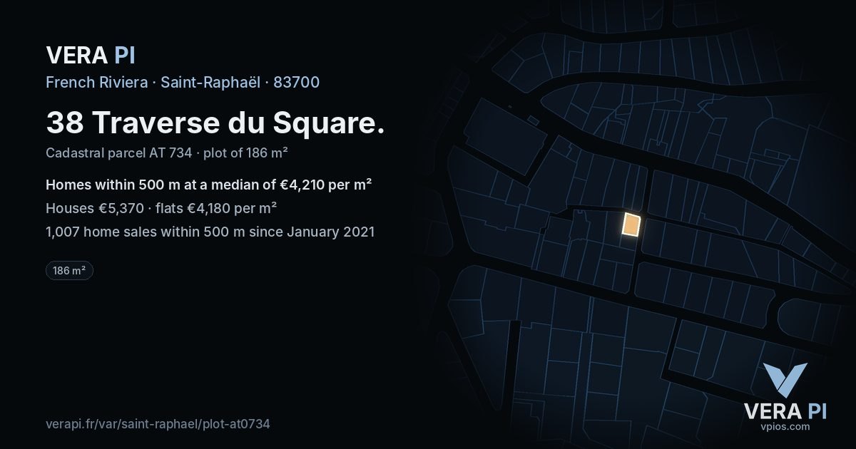 38 Traverse du Square, Saint-Raphaël at night – the plot lit, the parcels around coloured by the prices near them