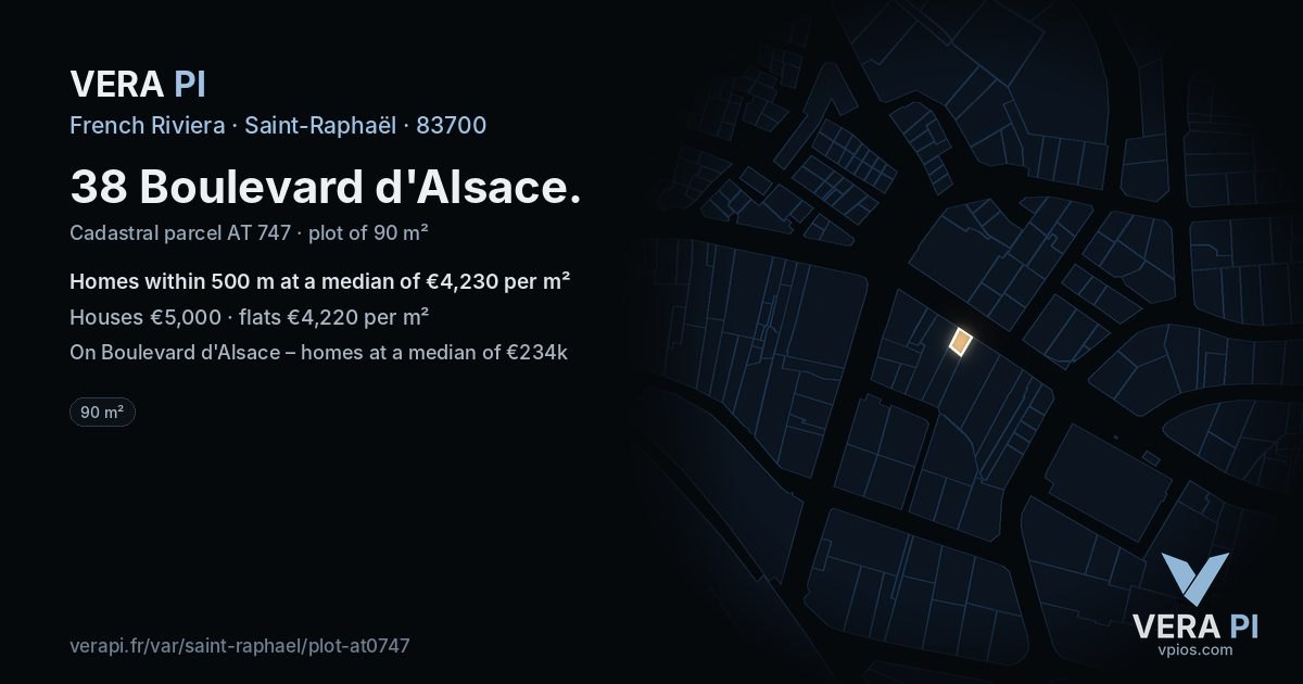 38 Boulevard d'Alsace, Saint-Raphaël at night – the plot lit, the parcels around coloured by the prices near them
