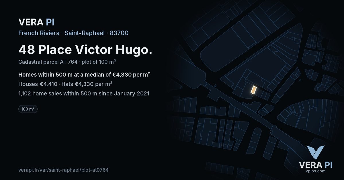 48 Place Victor Hugo, Saint-Raphaël at night – the plot lit, the parcels around coloured by the prices near them