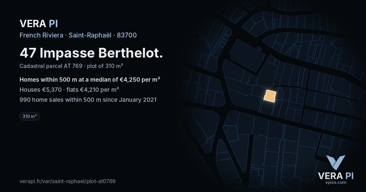 47 Impasse Berthelot, Saint-Raphaël at night – the plot lit, the parcels around coloured by the prices near them