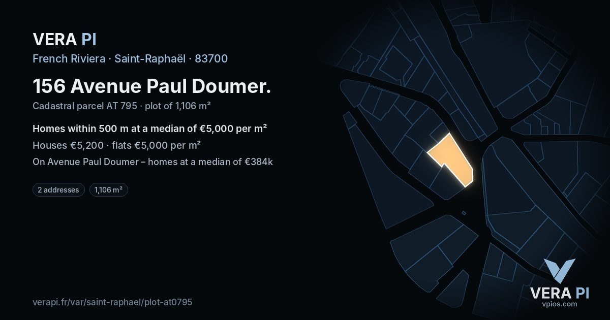 156 Avenue Paul Doumer, Saint-Raphaël at night – the plot lit, the parcels around coloured by the prices near them