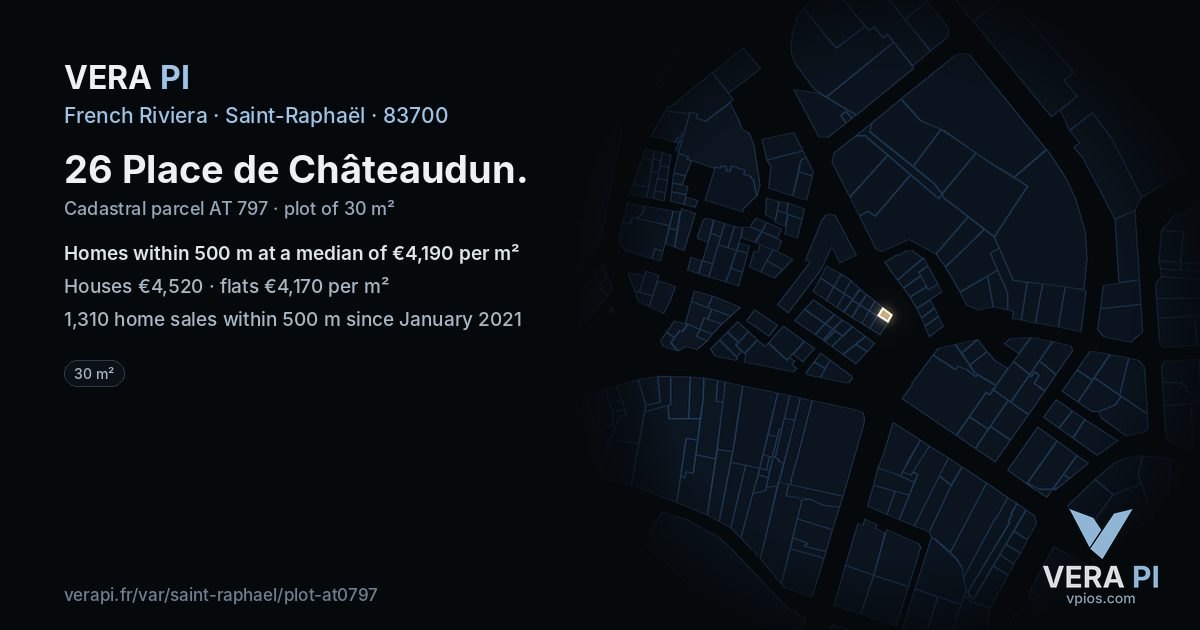 26 Place de Châteaudun, Saint-Raphaël at night – the plot lit, the parcels around coloured by the prices near them