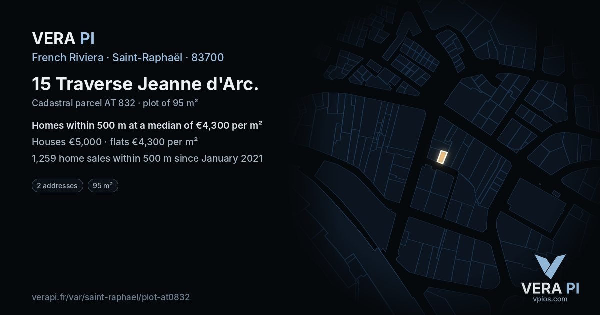 15 Traverse Jeanne d'Arc, Saint-Raphaël at night – the plot lit, the parcels around coloured by the prices near them