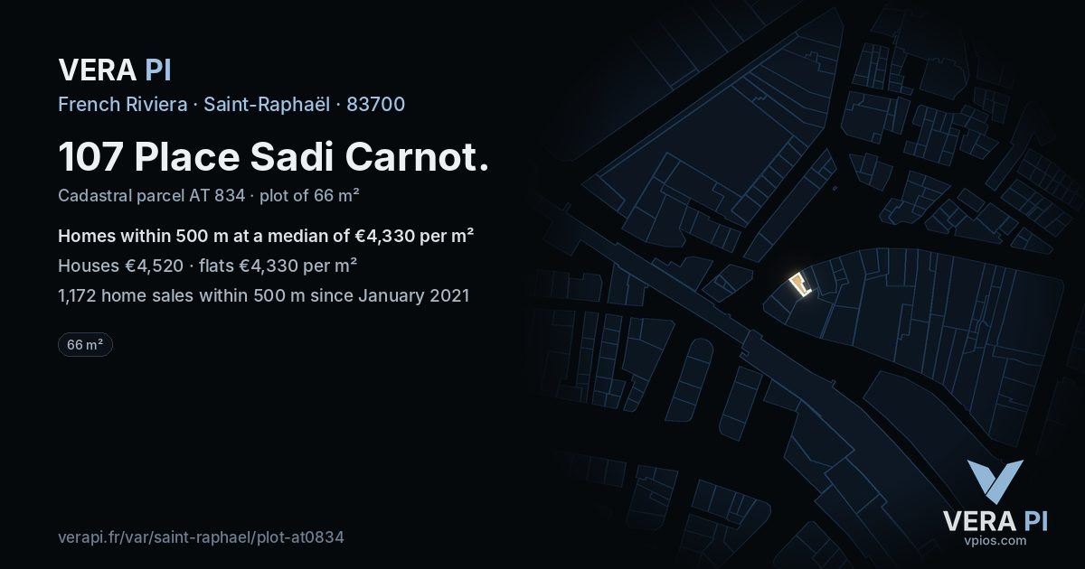 107 Place Sadi Carnot, Saint-Raphaël at night – the plot lit, the parcels around coloured by the prices near them