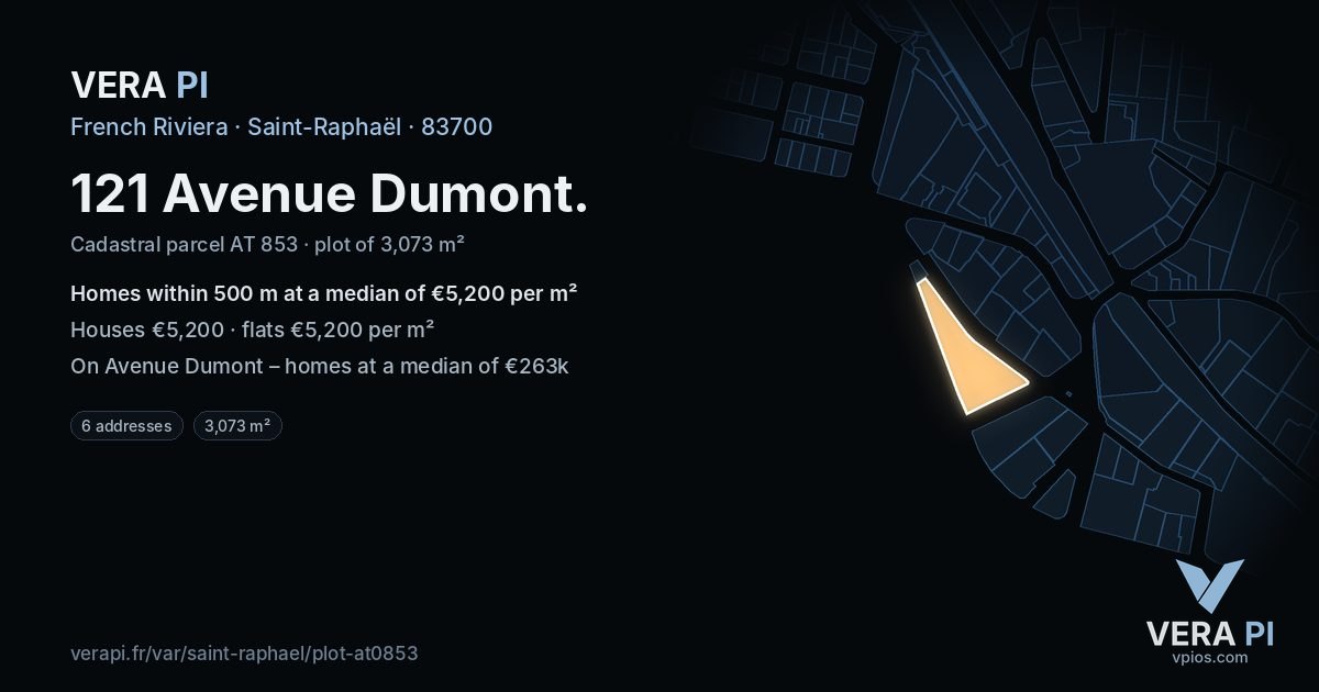121 Avenue Dumont, Saint-Raphaël at night – the plot lit, the parcels around coloured by the prices near them