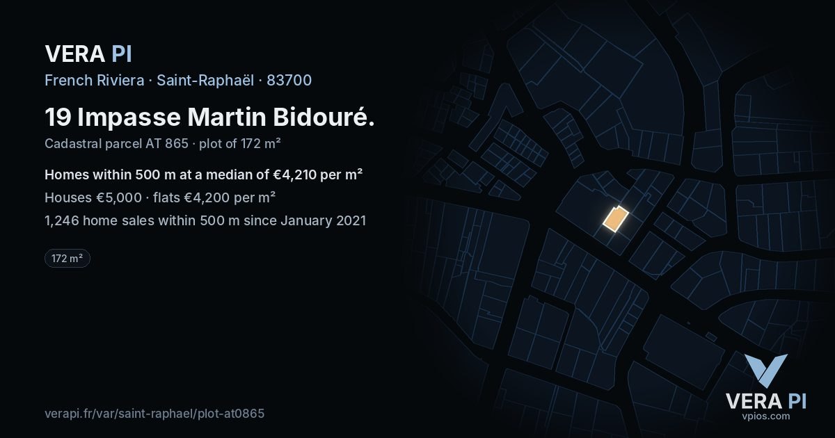 19 Impasse Martin Bidouré, Saint-Raphaël at night – the plot lit, the parcels around coloured by the prices near them