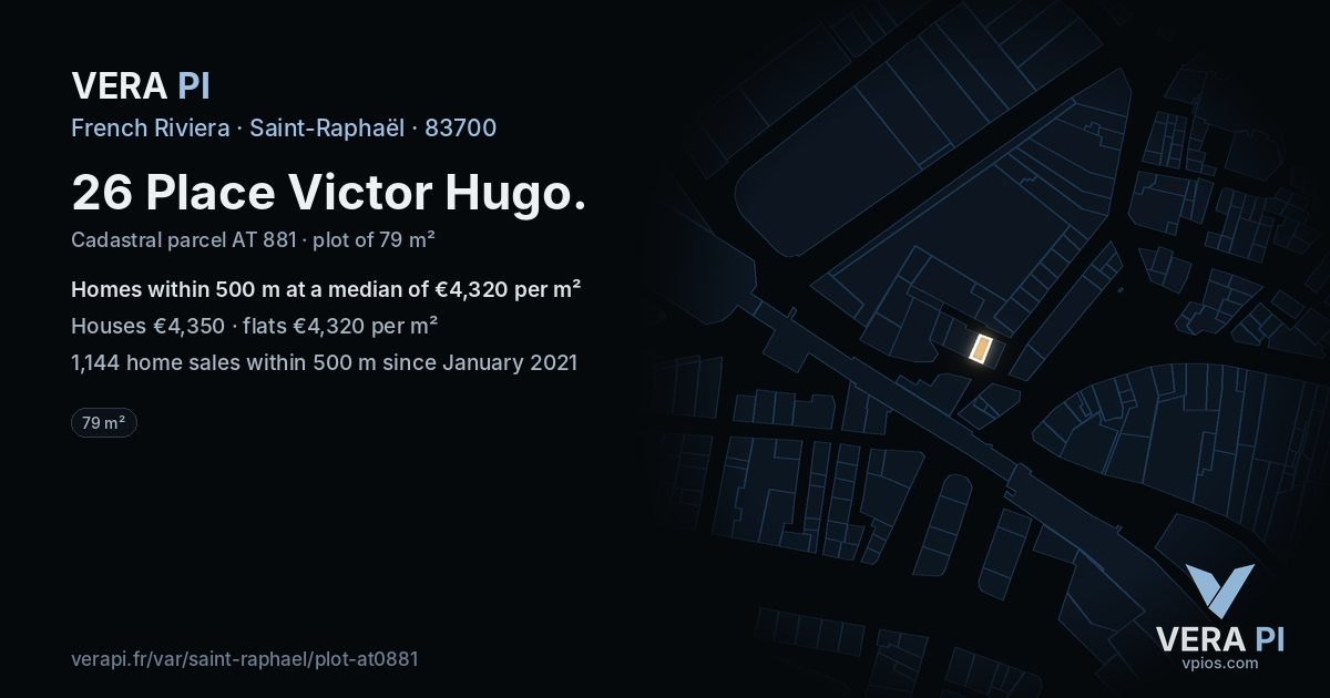 26 Place Victor Hugo, Saint-Raphaël at night – the plot lit, the parcels around coloured by the prices near them