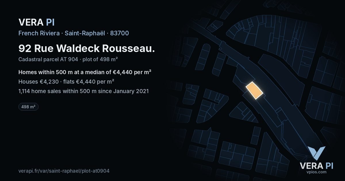 92 Rue Waldeck Rousseau, Saint-Raphaël at night – the plot lit, the parcels around coloured by the prices near them