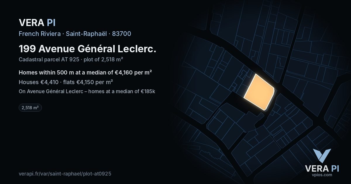 199 Avenue Général Leclerc, Saint-Raphaël at night – the plot lit, the parcels around coloured by the prices near them