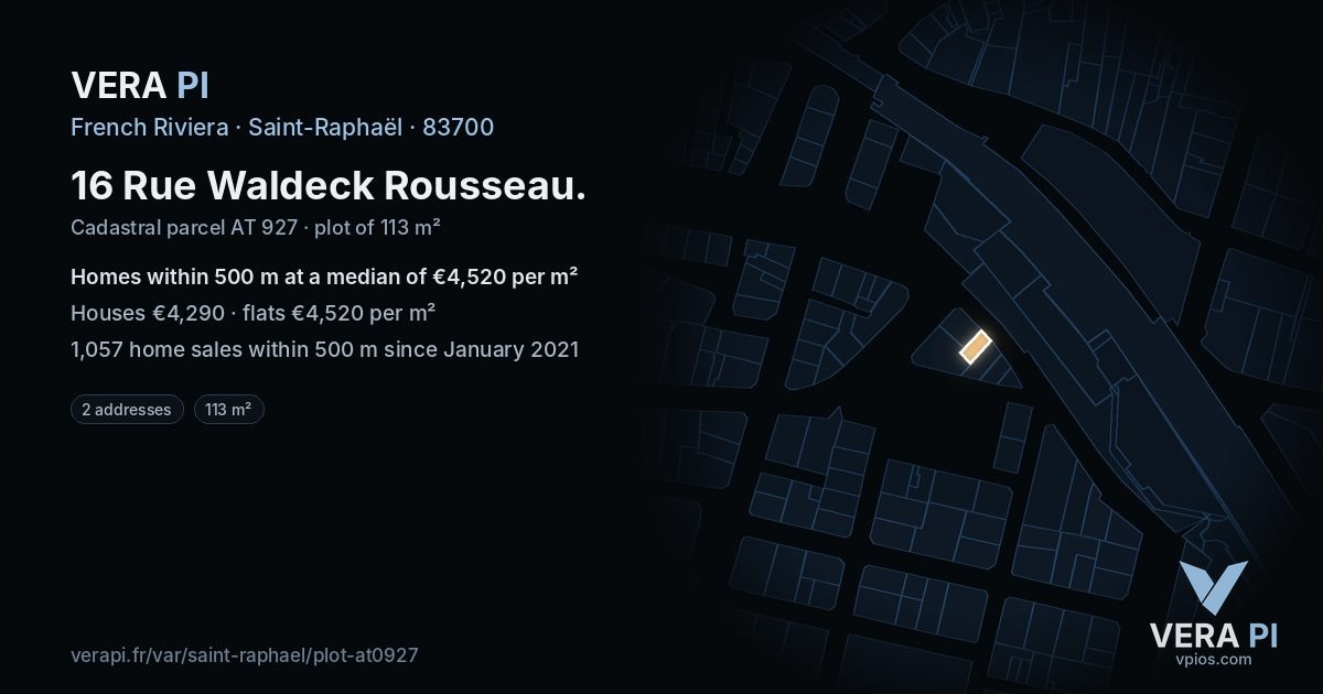16 Rue Waldeck Rousseau, Saint-Raphaël at night – the plot lit, the parcels around coloured by the prices near them