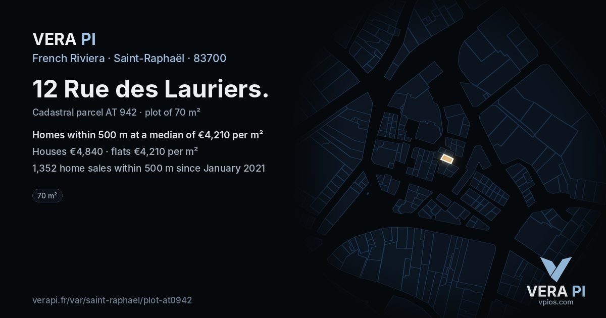 12 Rue des Lauriers, Saint-Raphaël at night – the plot lit, the parcels around coloured by the prices near them