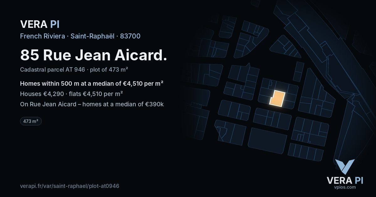 85 Rue Jean Aicard, Saint-Raphaël at night – the plot lit, the parcels around coloured by the prices near them