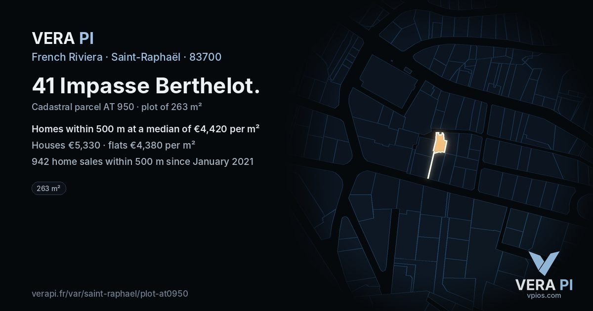 41 Impasse Berthelot, Saint-Raphaël at night – the plot lit, the parcels around coloured by the prices near them