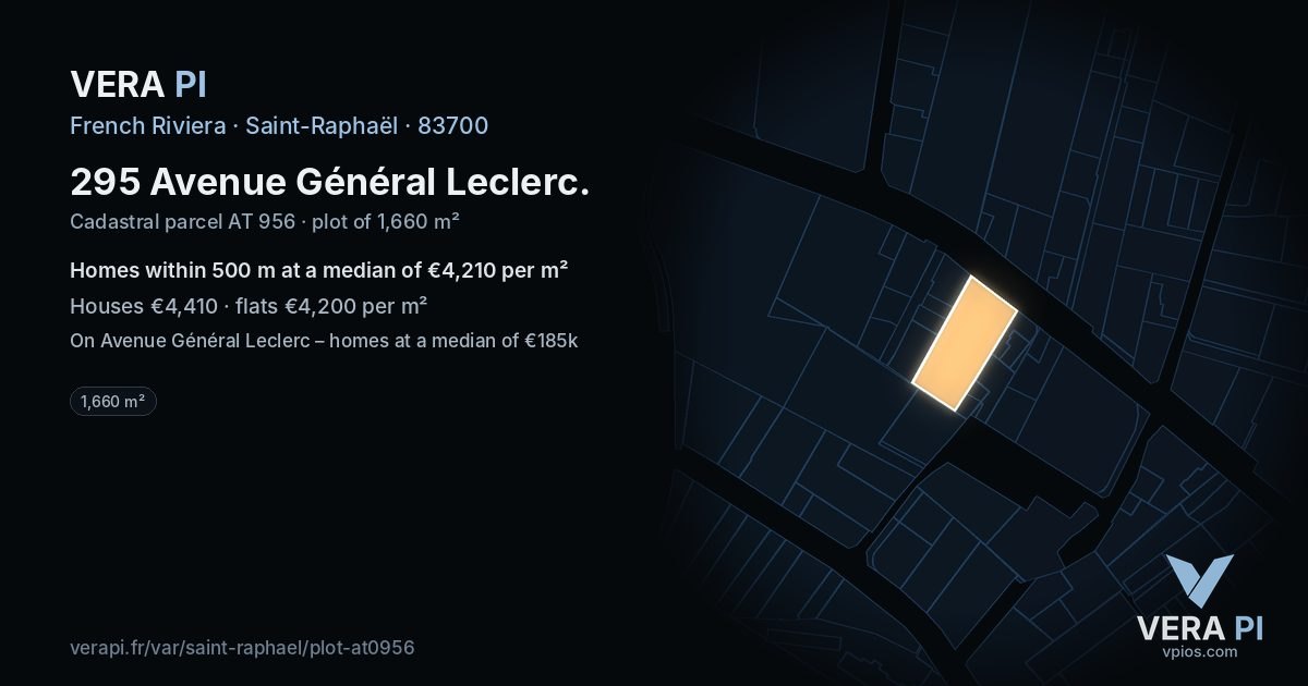 295 Avenue Général Leclerc, Saint-Raphaël at night – the plot lit, the parcels around coloured by the prices near them