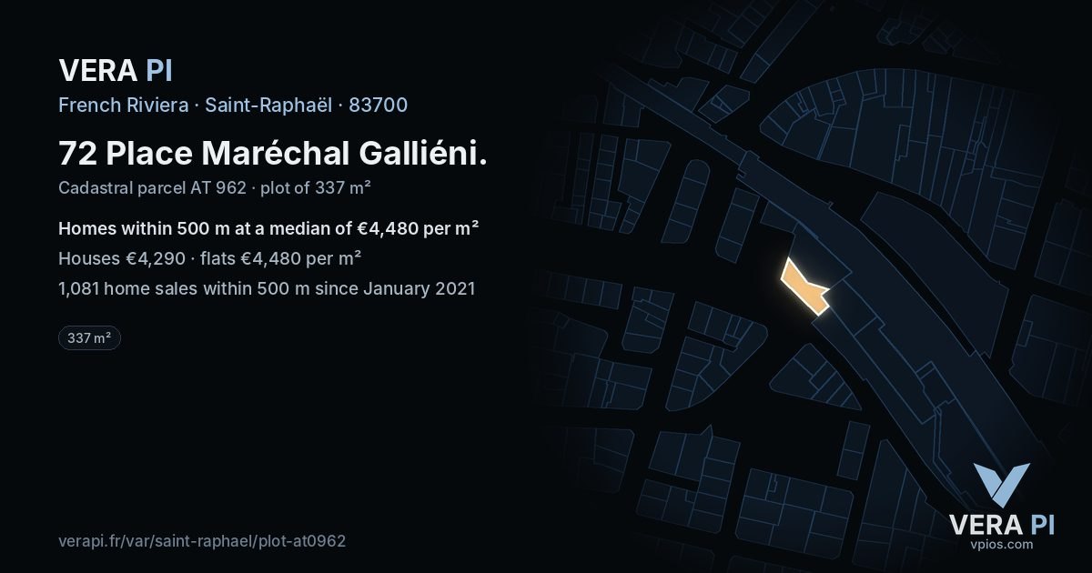 72 Place Maréchal Galliéni, Saint-Raphaël at night – the plot lit, the parcels around coloured by the prices near them