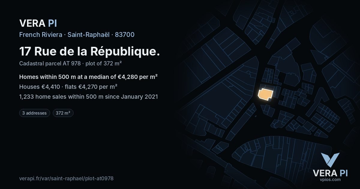 17 Rue de la République, Saint-Raphaël at night – the plot lit, the parcels around coloured by the prices near them