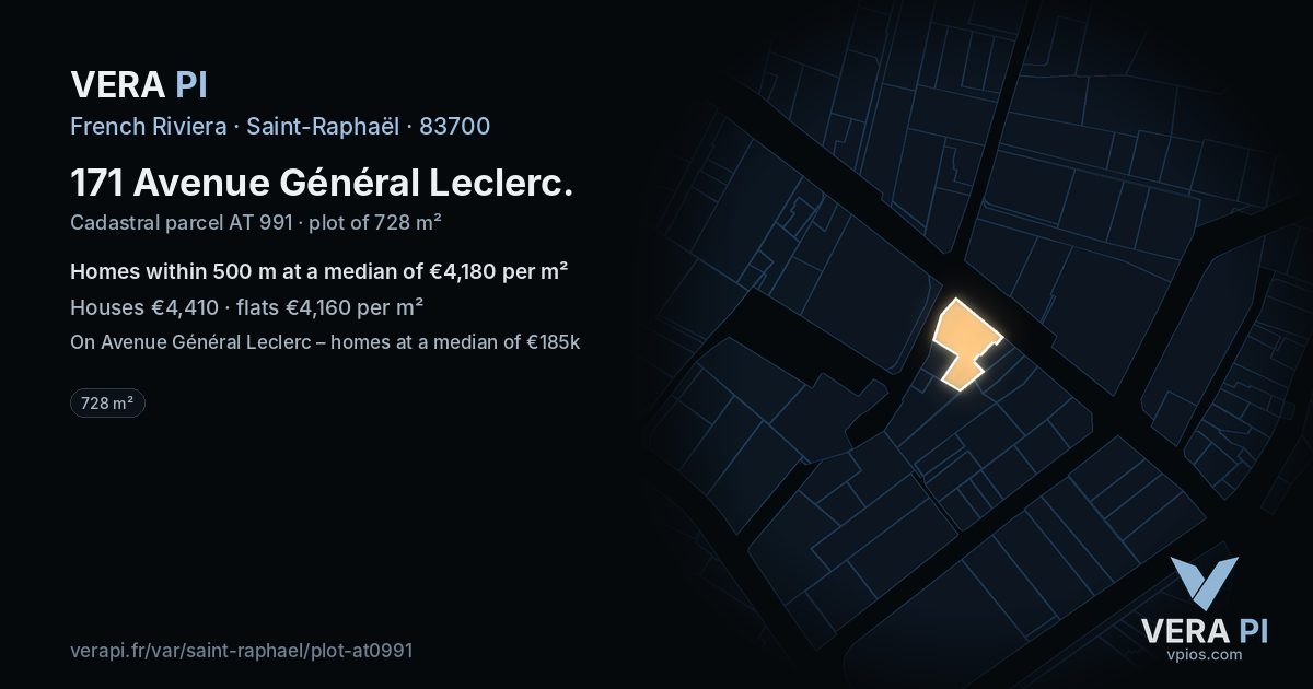 171 Avenue Général Leclerc, Saint-Raphaël at night – the plot lit, the parcels around coloured by the prices near them