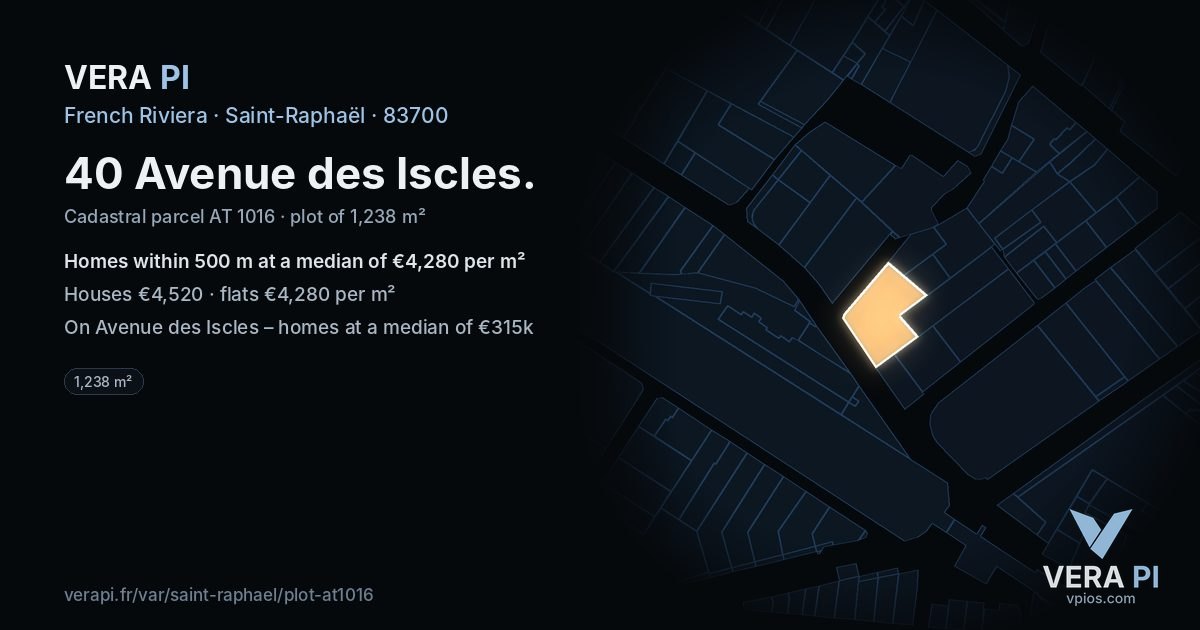 40 Avenue des Iscles, Saint-Raphaël at night – the plot lit, the parcels around coloured by the prices near them