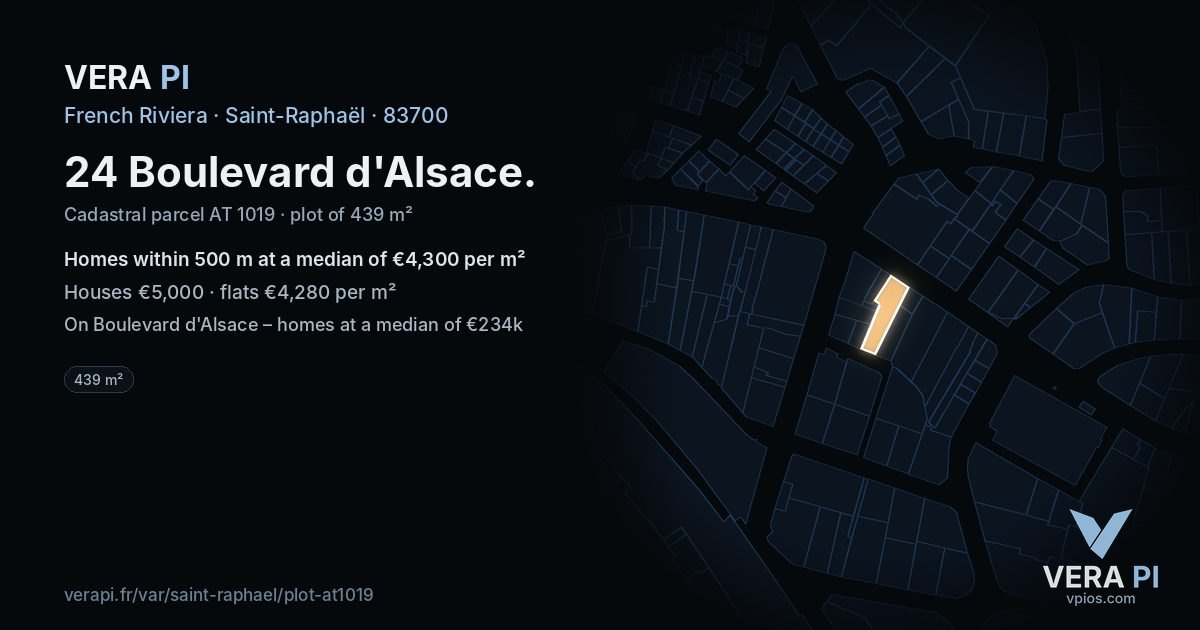 24 Boulevard d'Alsace, Saint-Raphaël at night – the plot lit, the parcels around coloured by the prices near them