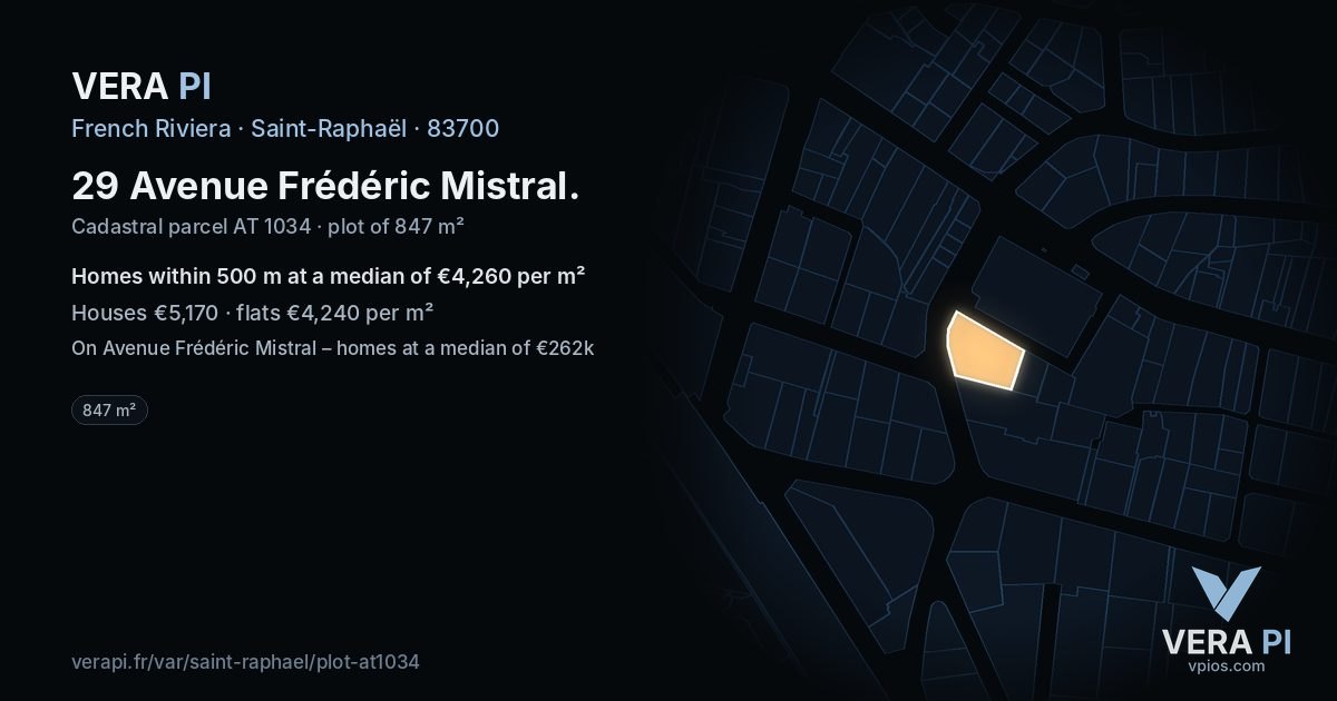 29 Avenue Frédéric Mistral, Saint-Raphaël at night – the plot lit, the parcels around coloured by the prices near them