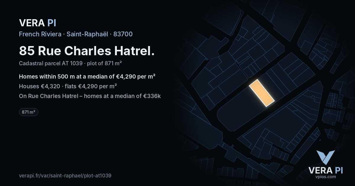 85 Rue Charles Hatrel, Saint-Raphaël at night – the plot lit, the parcels around coloured by the prices near them
