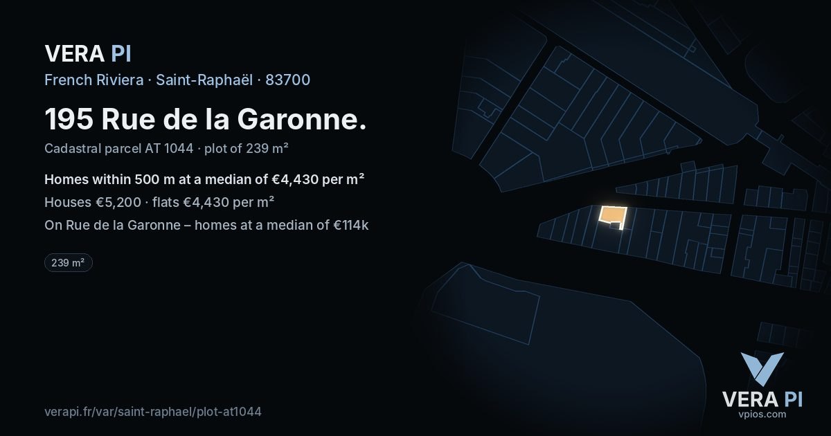 195 Rue de la Garonne, Saint-Raphaël at night – the plot lit, the parcels around coloured by the prices near them
