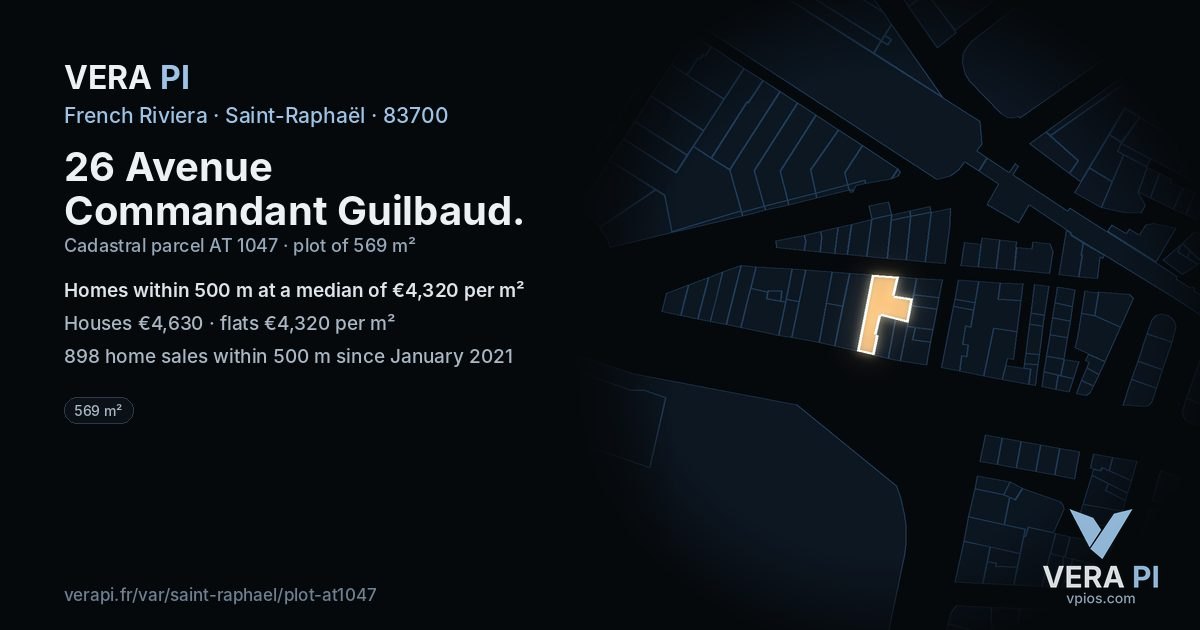 26 Avenue Commandant Guilbaud, Saint-Raphaël at night – the plot lit, the parcels around coloured by the prices near them