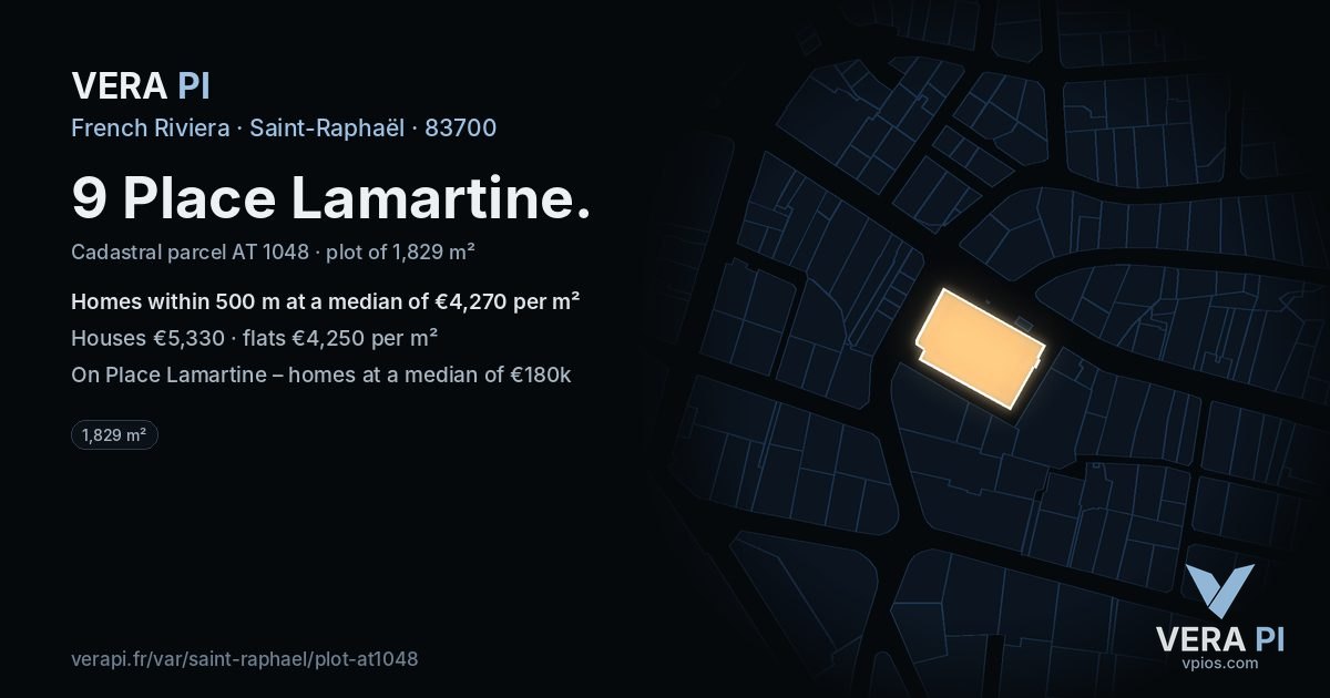 9 Place Lamartine, Saint-Raphaël at night – the plot lit, the parcels around coloured by the prices near them